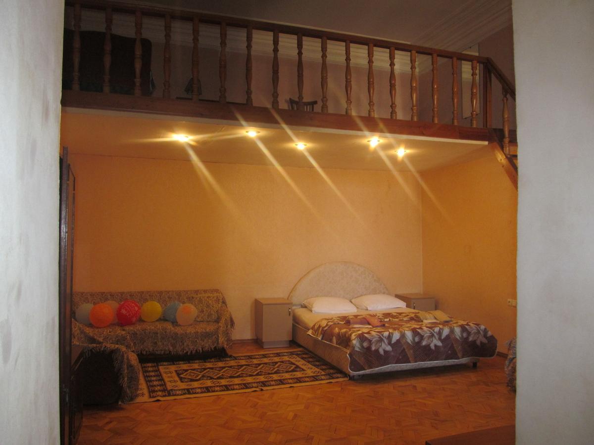 Grandma'S Hotel Тбилиси Экстерьер фото