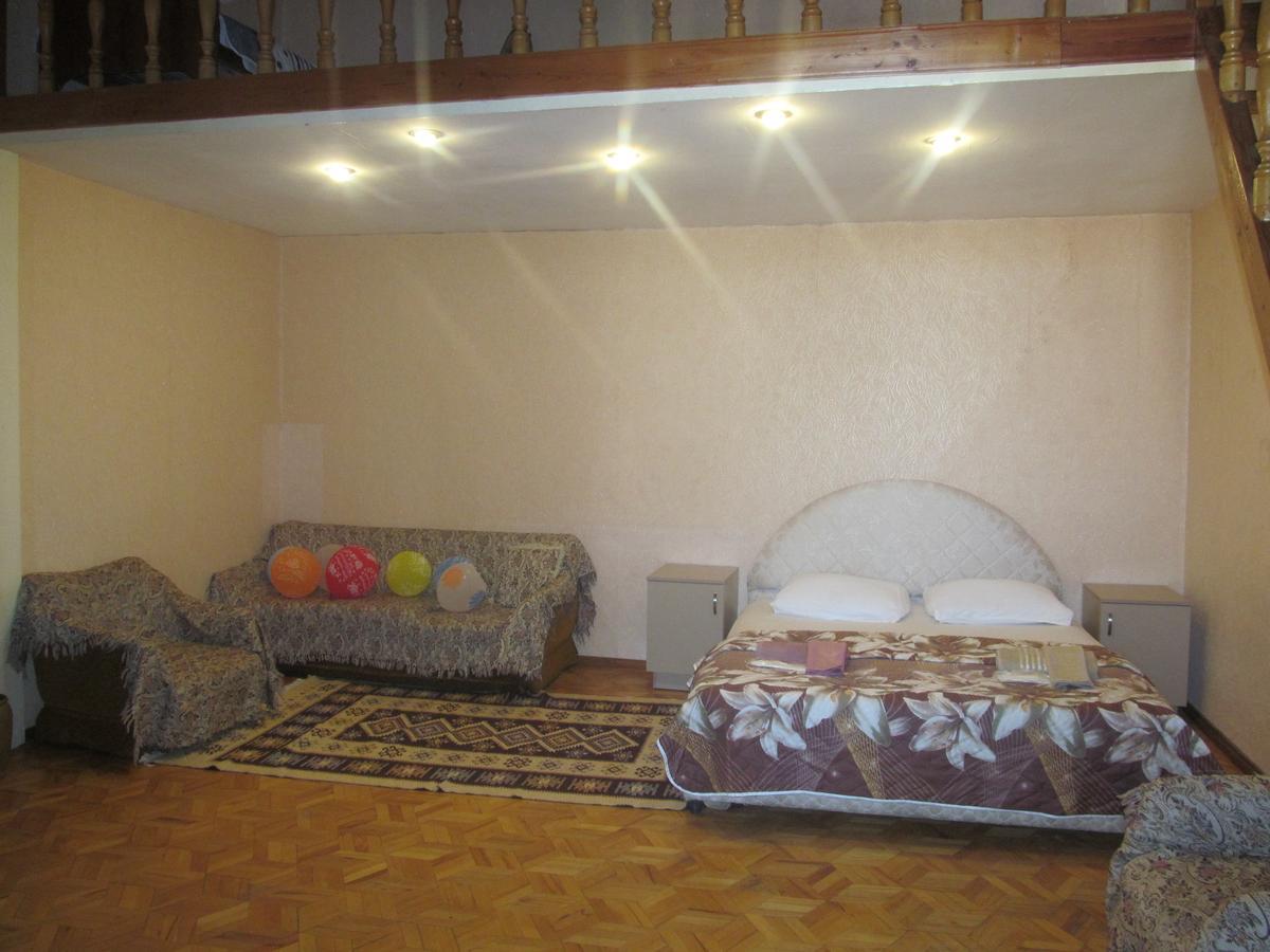 Grandma'S Hotel Тбилиси Экстерьер фото