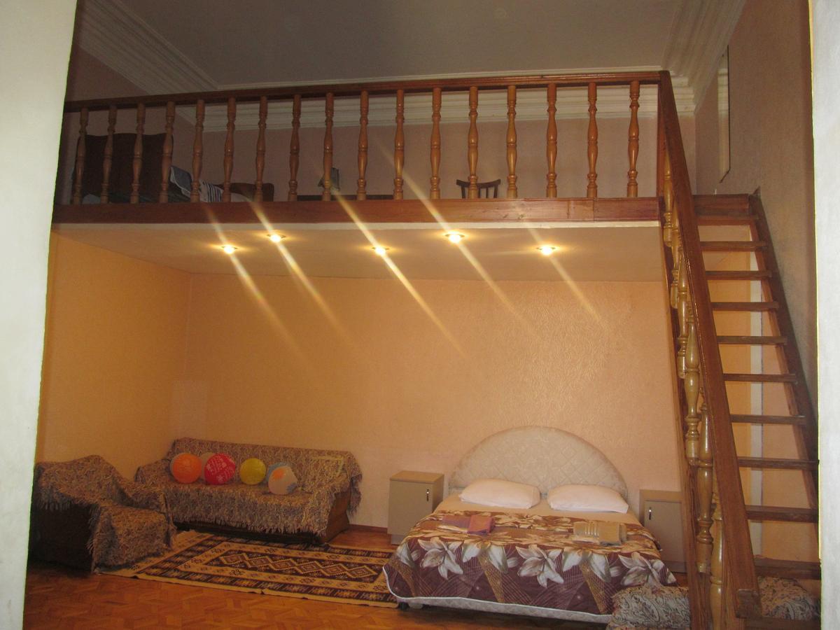 Grandma'S Hotel Тбилиси Экстерьер фото