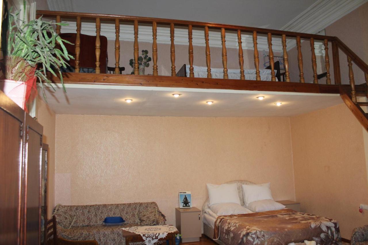 Grandma'S Hotel Тбилиси Экстерьер фото
